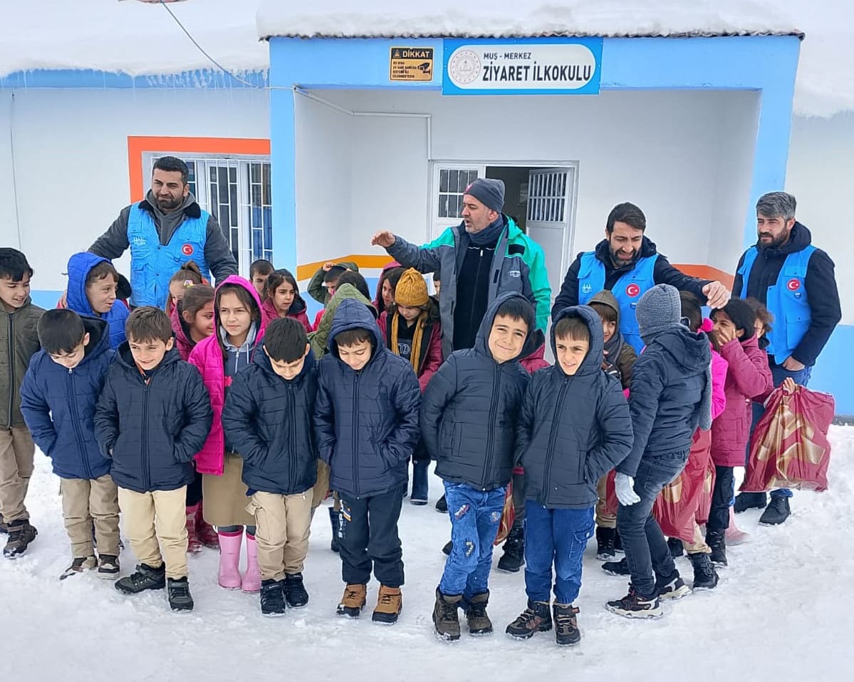 Hak İnsani Yardım Derneği’nden 1500 Öğrenciye Kışlık Giyim Yardımı (3)