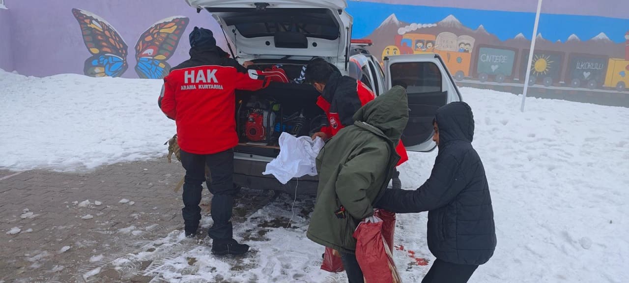 Hak İnsani Yardım Derneği’nden 1500 Öğrenciye Kışlık Giyim Yardımı (7)