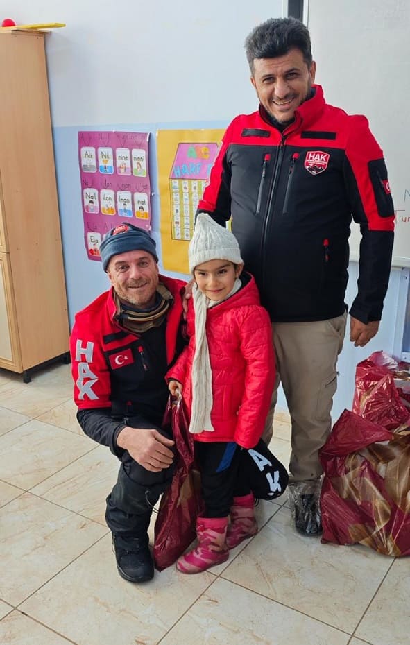 Hak İnsani Yardım Derneği’nden 1500 Öğrenciye Kışlık Giyim Yardımı (9)
