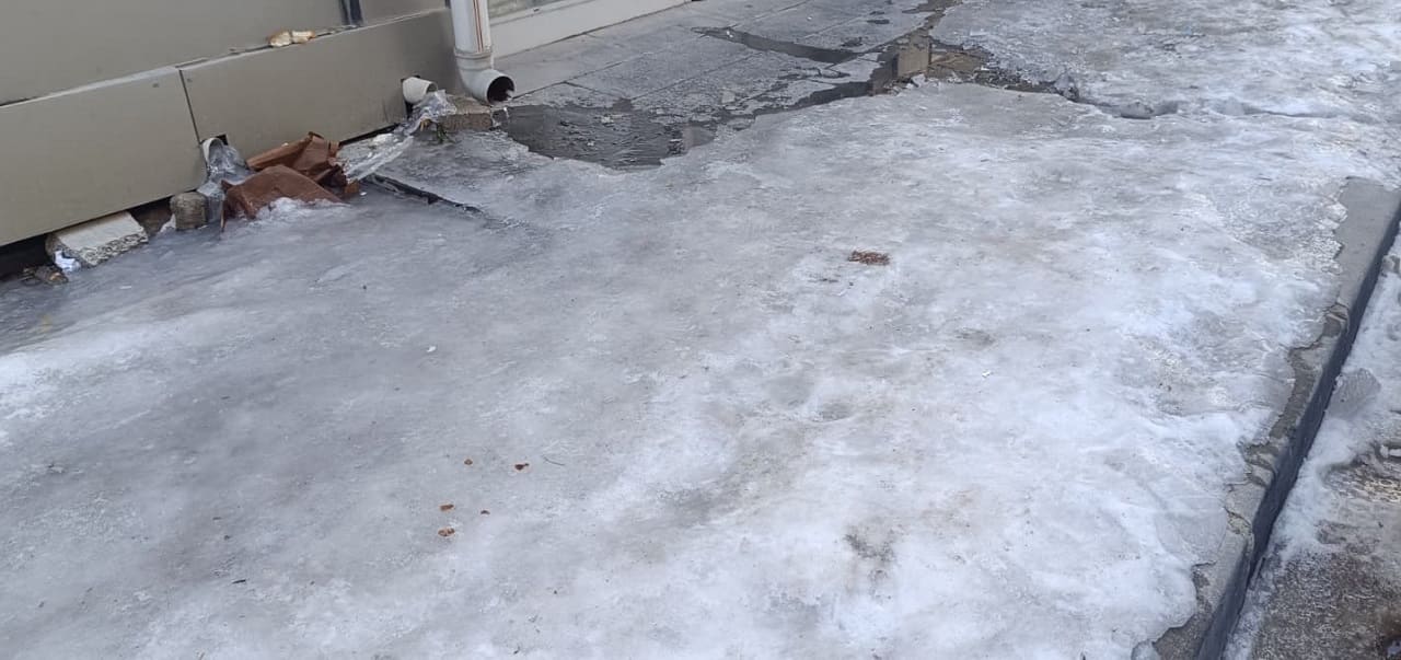 İpekyolu Belediyesi’nin Unuttuğu Sokaklar Buz Pistine Döndü! (3)