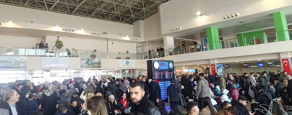 Van Ferit Melen Havalimanında Gergin Bekleyiş! Seferler Iptal Edilmişti… (1)