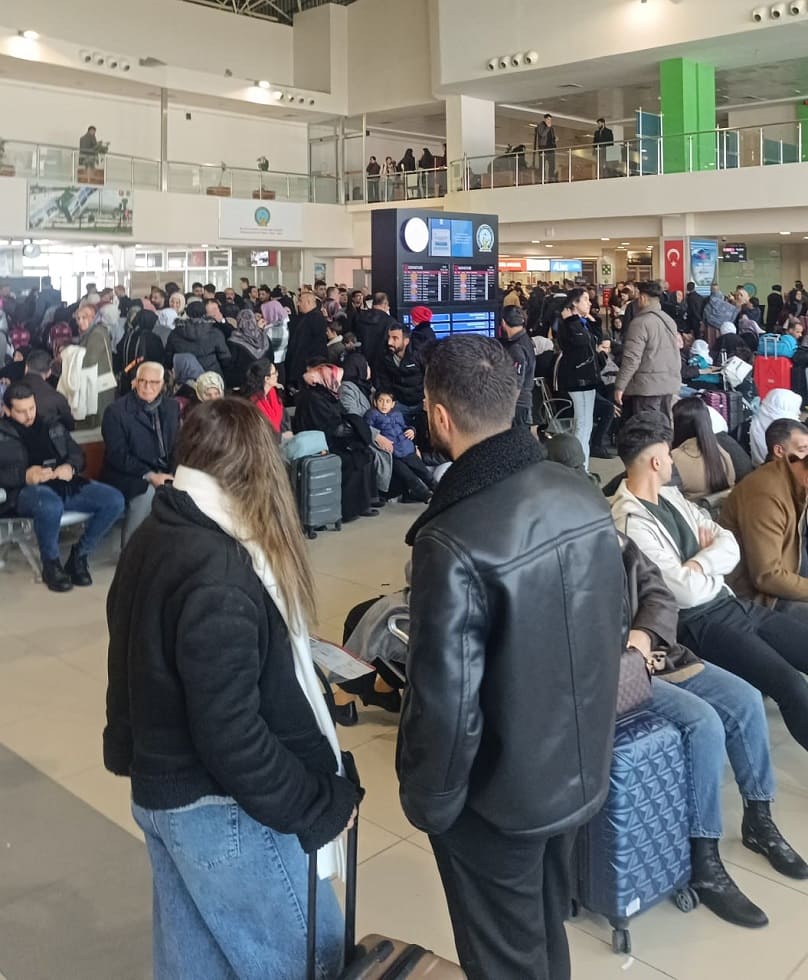Van Ferit Melen Havalimanında Gergin Bekleyiş! Seferler Iptal Edilmişti… (3)
