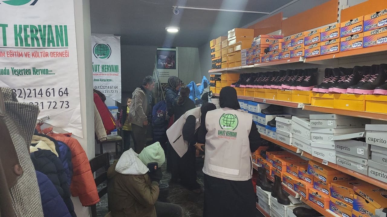 Van Umut Kervanı’ndan 300 Kişiye Kışlık Giyim Yardımı (5)