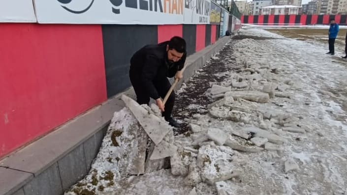 Van’da Aylardır Ücret Almayan Antrenör Zorlu Şartlarda Sporcularını Yetiştiriyor! (4)