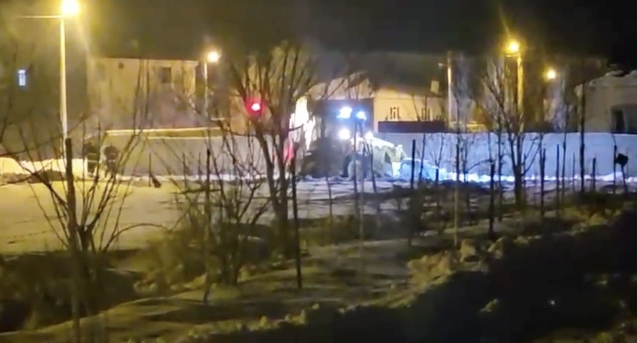 Van’da Çıkan Yangında Zamanla Yarış! Ev Küle Döndü… (3)