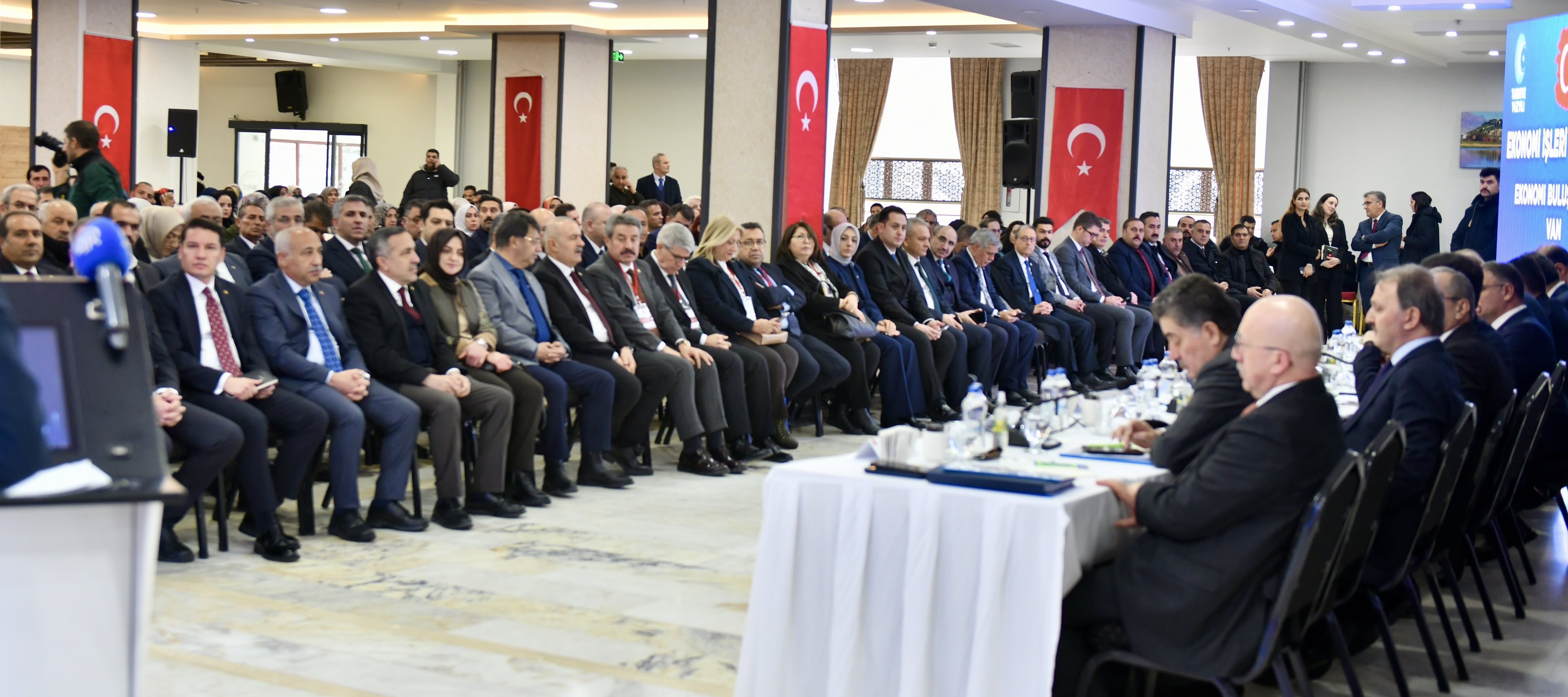 Van’da Ekonomi Zirvesi Bakan Yardımcıları Ve Iş Dünyası Bir Araya Geldi 3