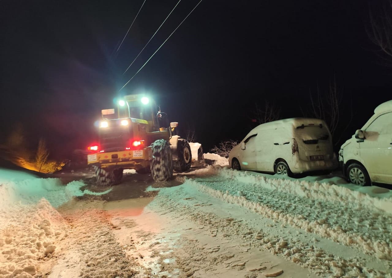 Van’da Kar Ve Tipi Hastalara Geçit Vermedi! Ekiplerden Zorlu Mesai (1)