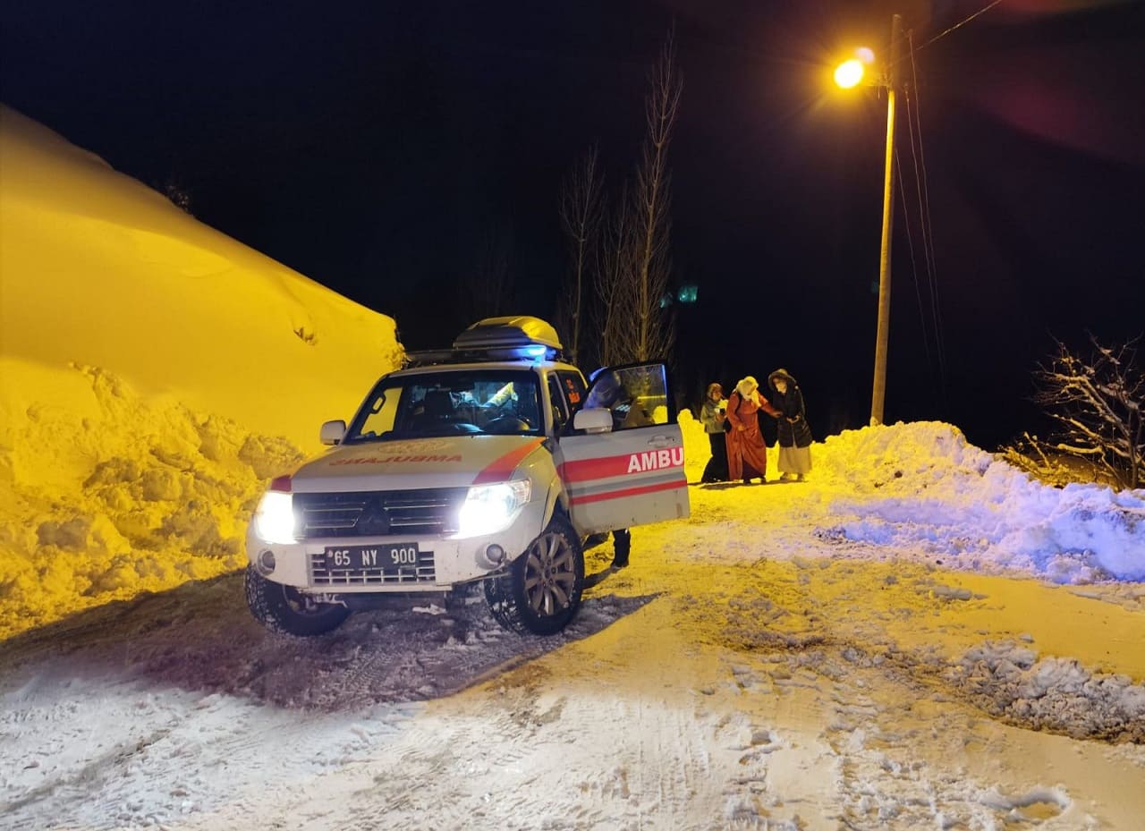 Van’da Kar Ve Tipi Hastalara Geçit Vermedi! Ekiplerden Zorlu Mesai (2)