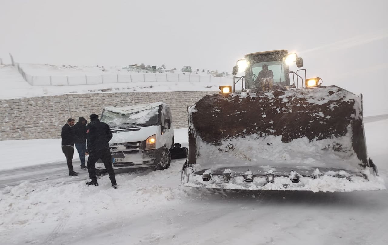 Van’da Kar Yağışı Ve Tipi Kazaya Yol Açtı! (2)