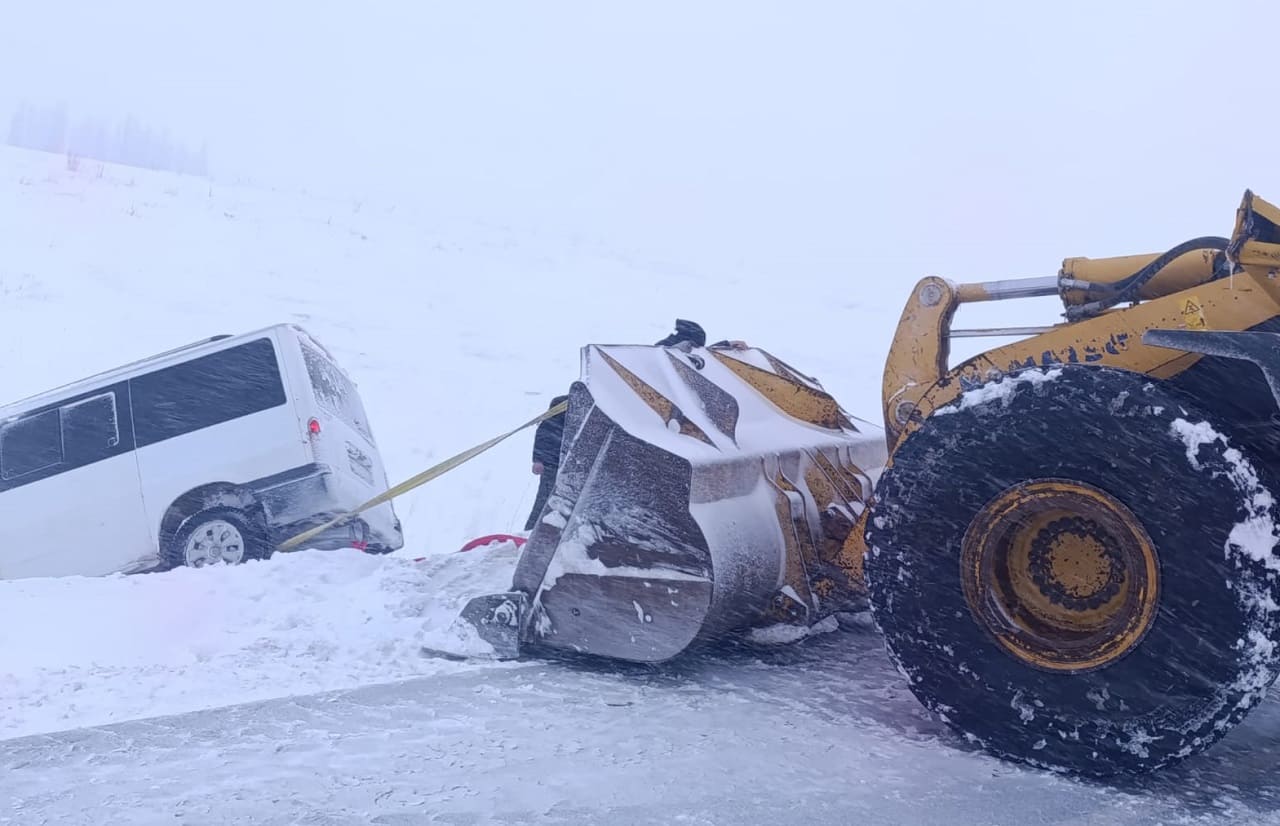Van’da Kar Yağışı Ve Tipi Kazaya Yol Açtı! (4)