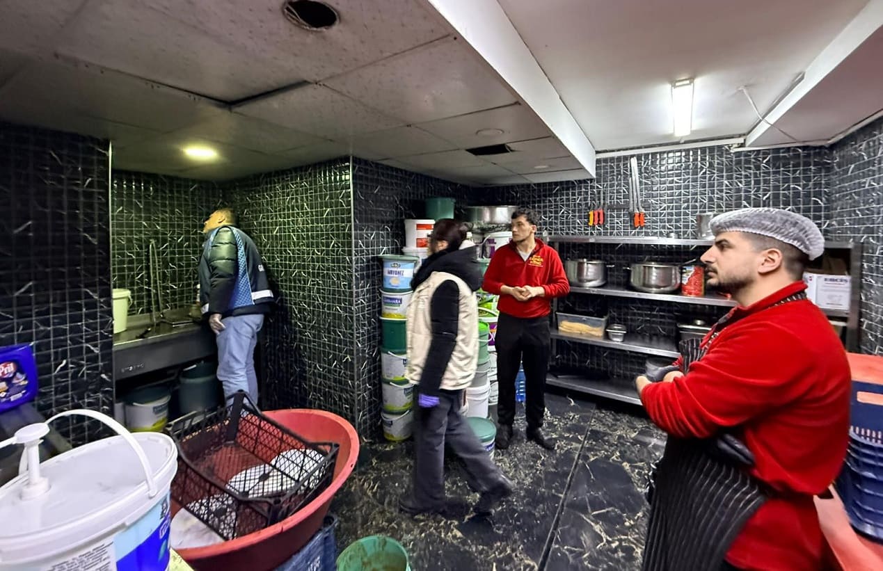 Van'da Kurallara Uymayan Lokantalara Ceza Kesildi! (3)-1