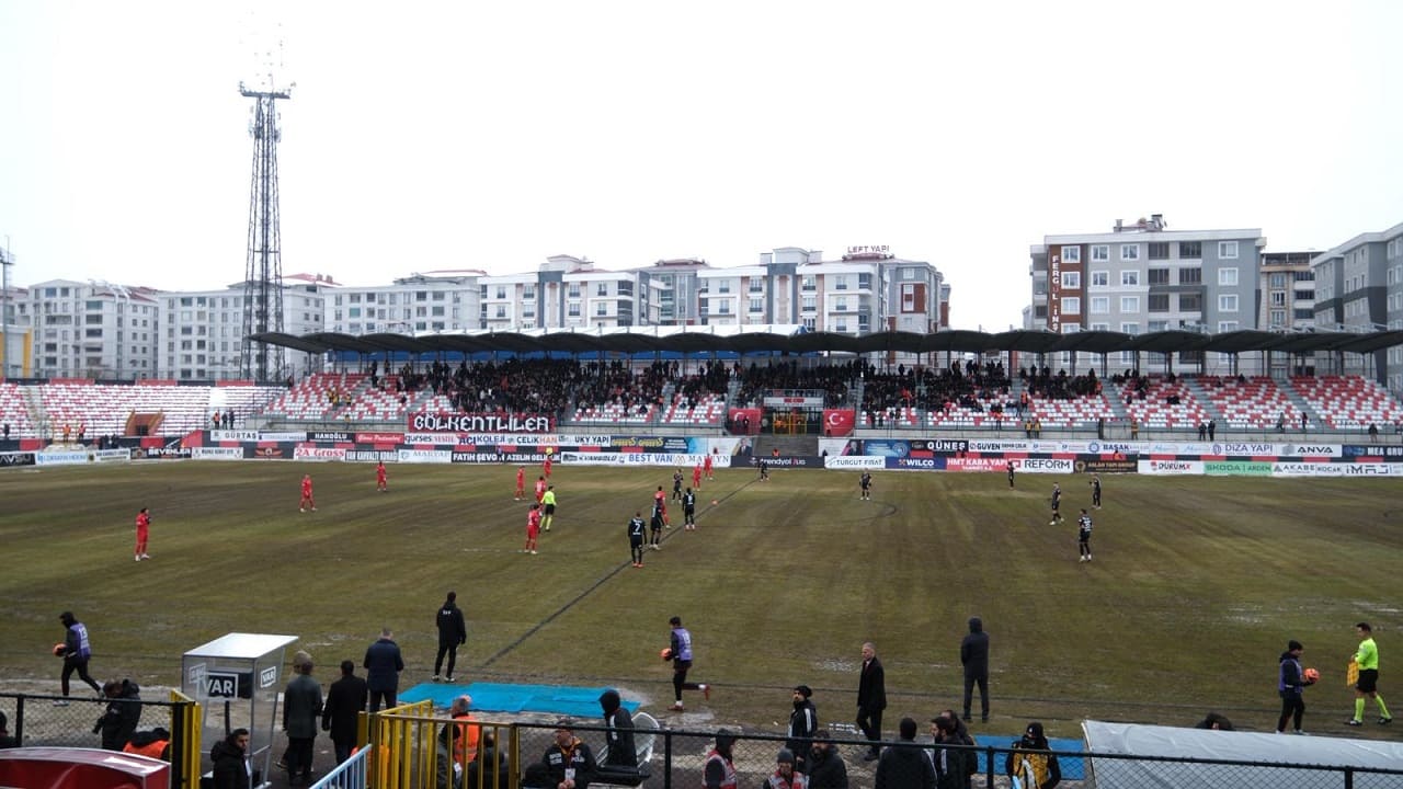 Vanspor'un Sahası Patates Tarlasına Döndü! (2)