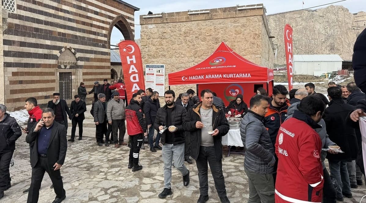 6 Şubat Depremlerinde Hayatını Kaybedenler Van’da Anıldı (4)