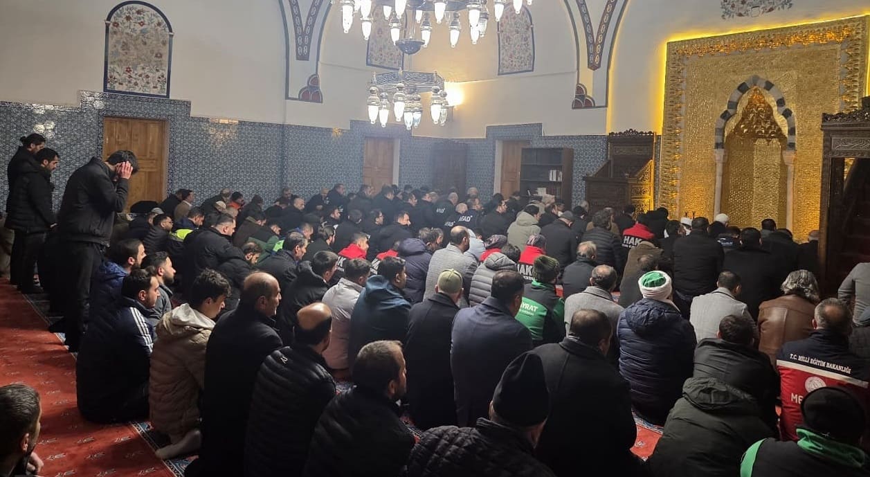 6 Şubat Depremlerinin Yıl Dönümünde Van'da Mevlid Programı Düzenlendi (3)-2