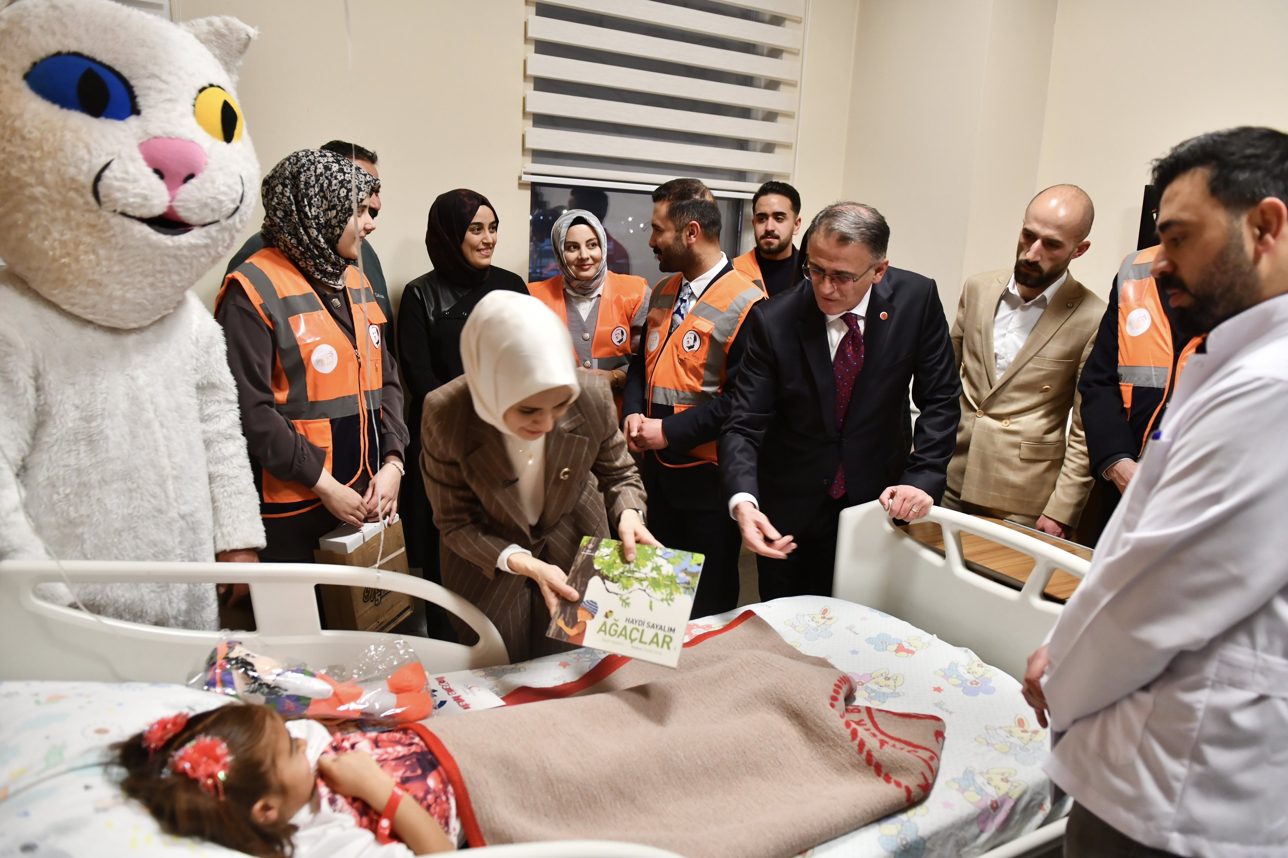 Bakan Göktaş Van’da Çocuk Servisine Ziyaret 2