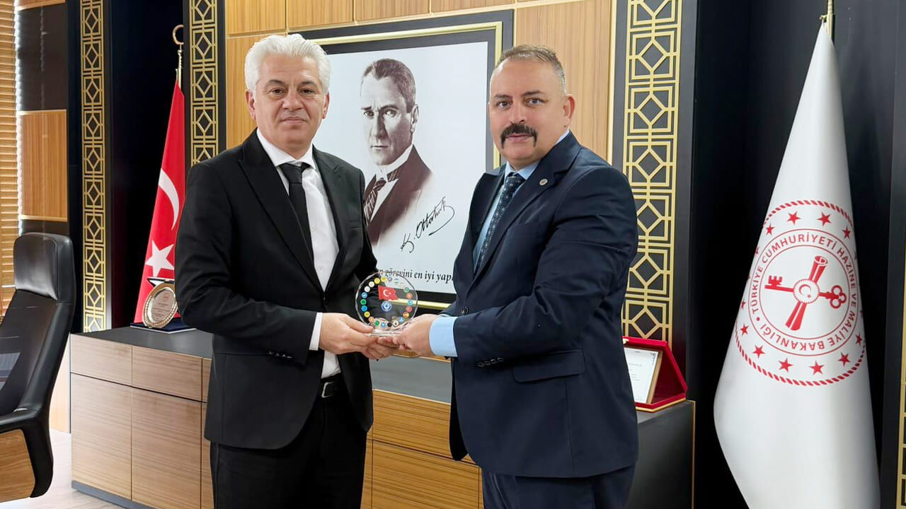 Başkan Özgüven’den Defterdar Gündoğdu’ya Vergi Haftası Ziyareti (1)