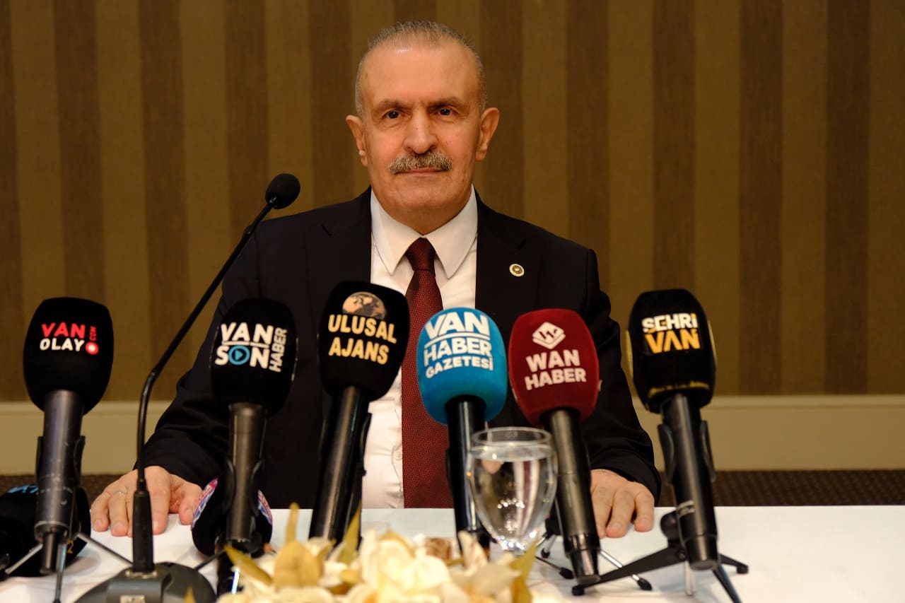 Burhan Kayatürk Van Cumhuriyet Tarihinin En Büyük Yatırımını Alıyor (2)