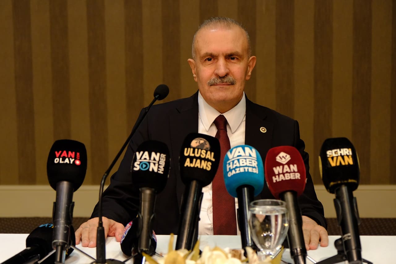 Burhan Kayatürk Van Cumhuriyet Tarihinin En Büyük Yatırımını Alıyor (3)