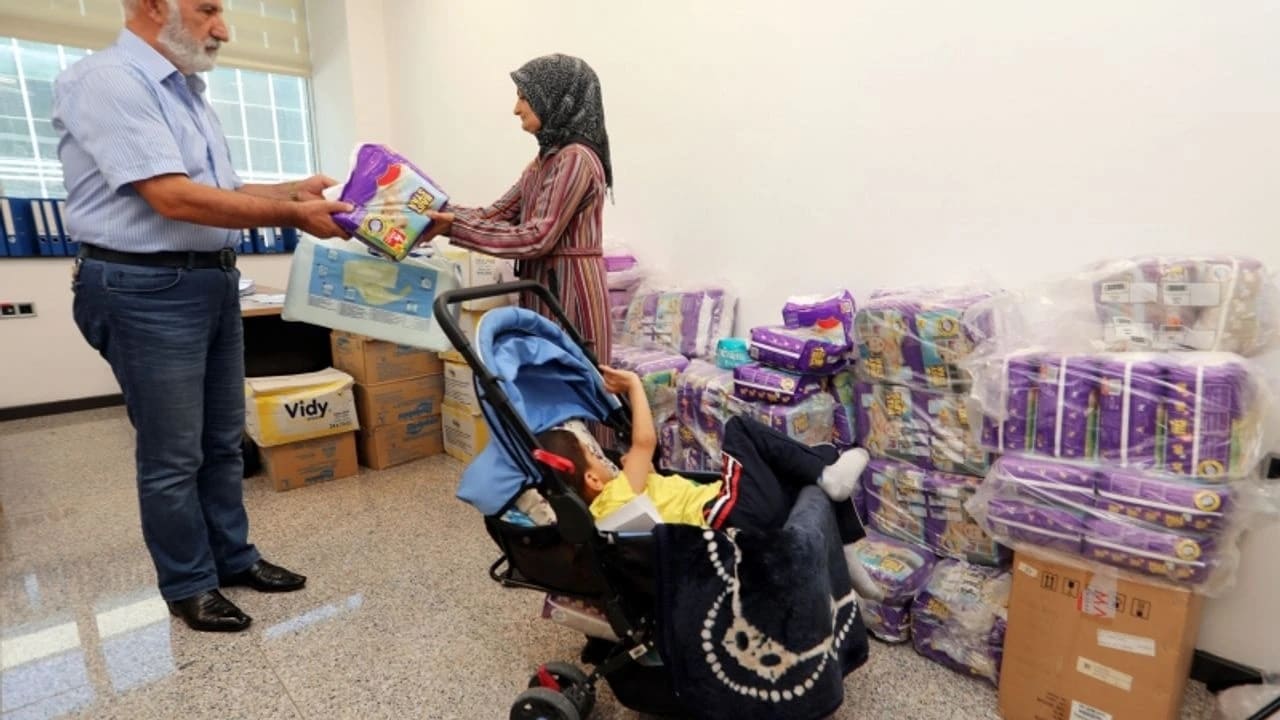 Van Büyükşehir Yüzlerce Aileye Verilen Bez Desteğini Kesti! (2)