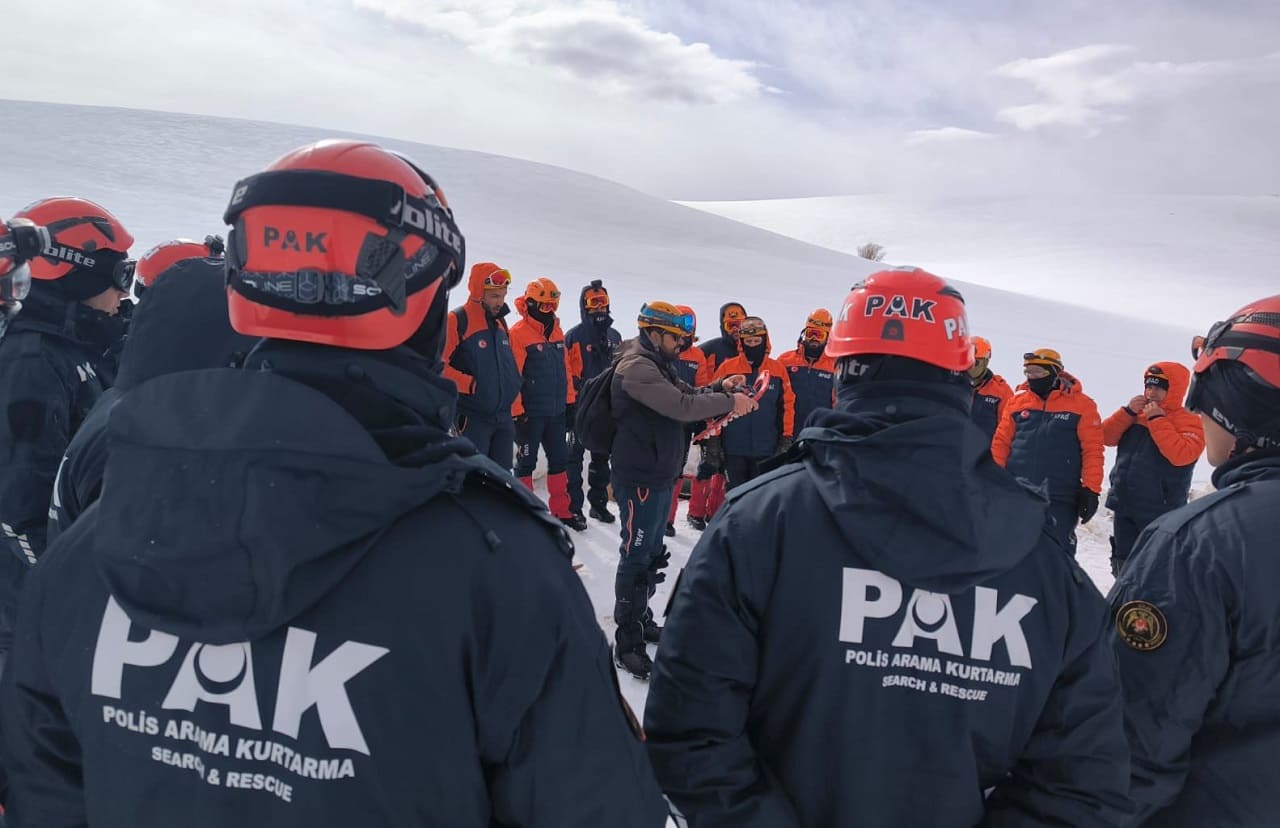 Van Gerçeği Aratmayan Tatbikat! 5 Ilden Ekipler Katıldı (1)