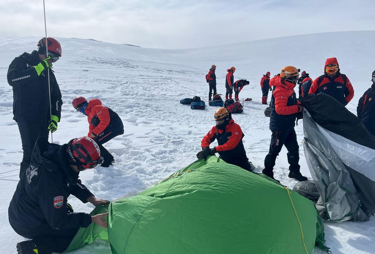 Van Gerçeği Aratmayan Tatbikat! 5 Ilden Ekipler Katıldı (4)
