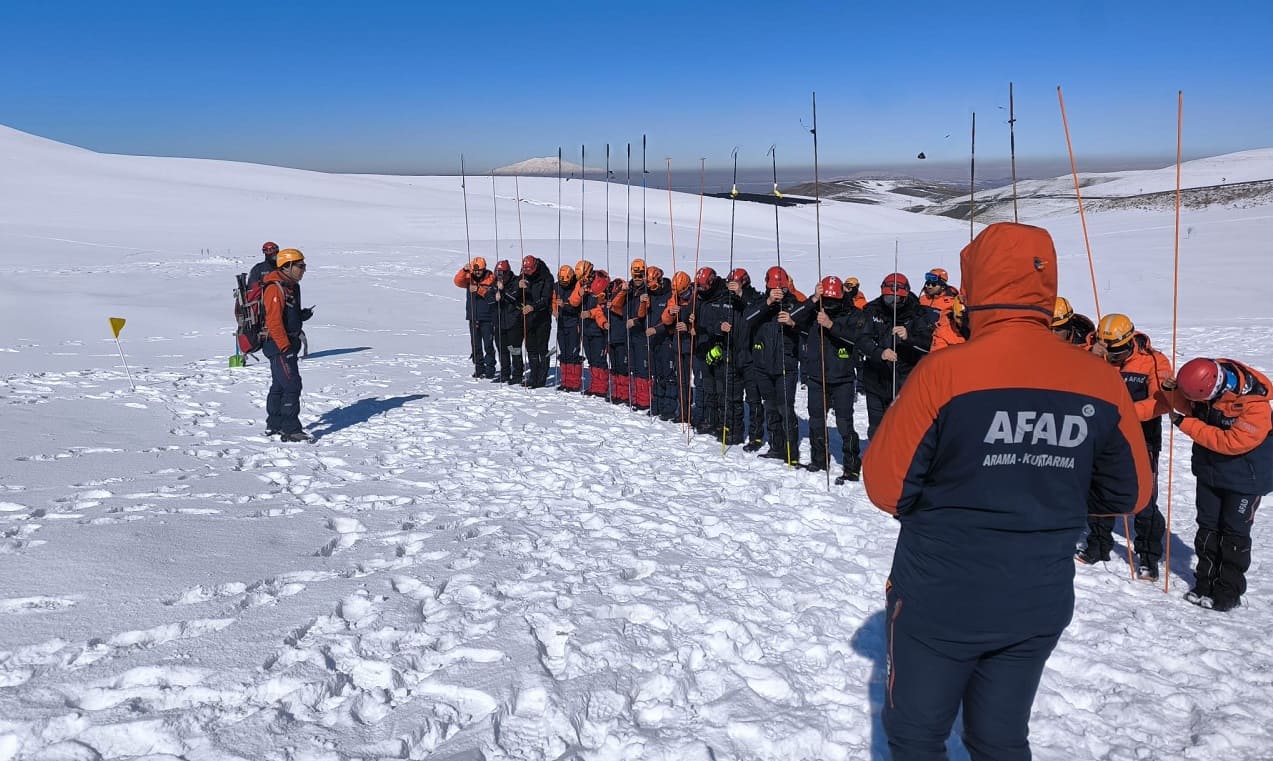Van Gerçeği Aratmayan Tatbikat! 5 Ilden Ekipler Katıldı (5)