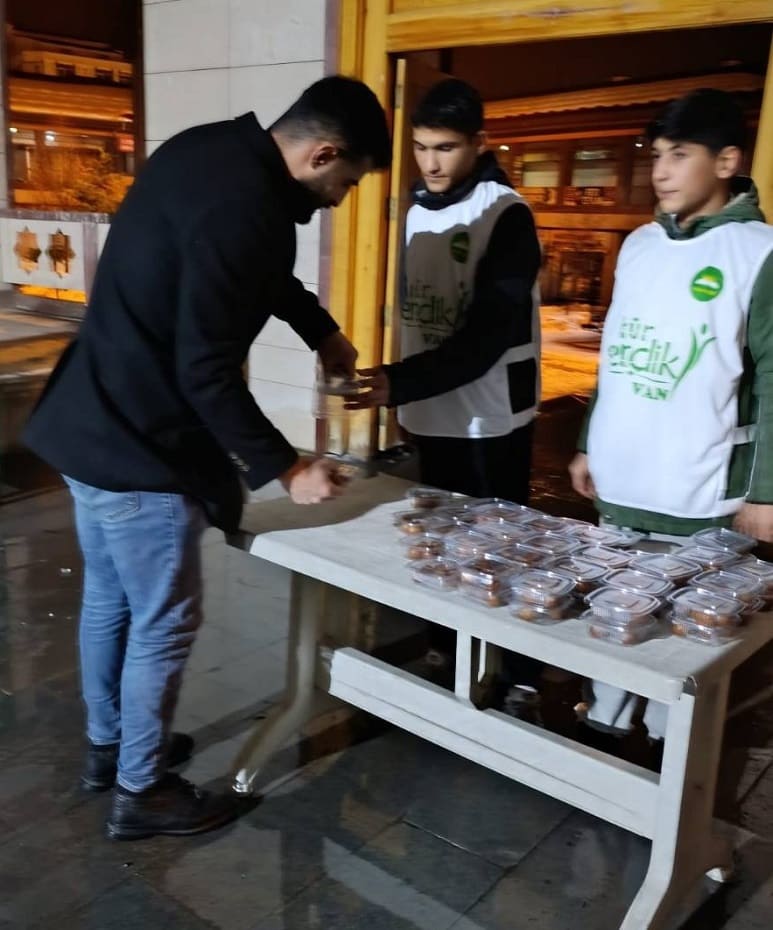 Van Hür Gençlik’ten Kandilde Anlamlı Ikram (1)