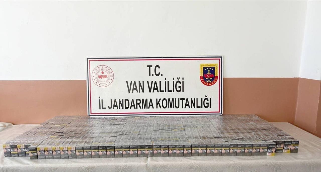 Van’da 15 Bin Paket Kaçak Sigara Ele Geçirildi (1)