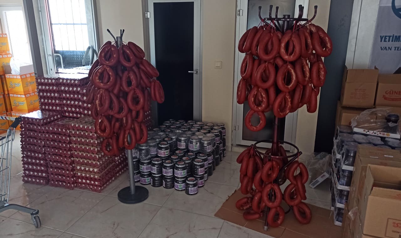 Van’da 200 Aileye Ramazan Desteği! (1)