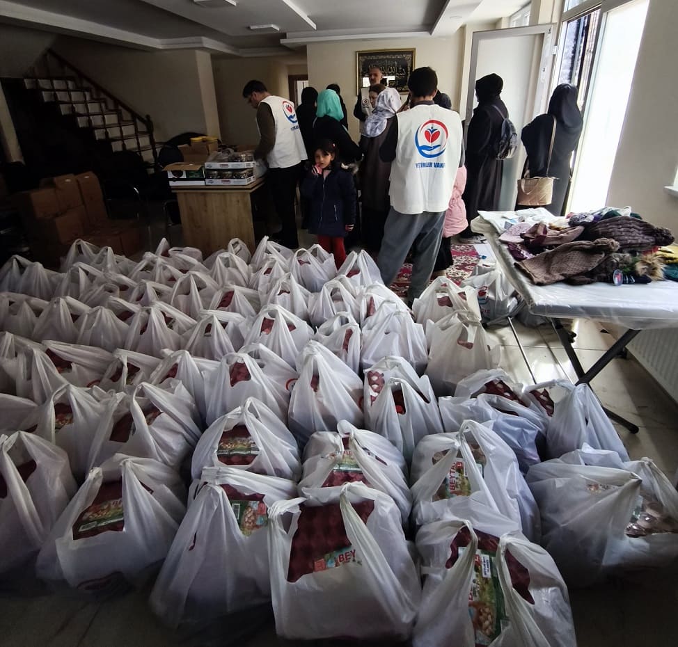 Van’da 200 Aileye Ramazan Desteği! (16)