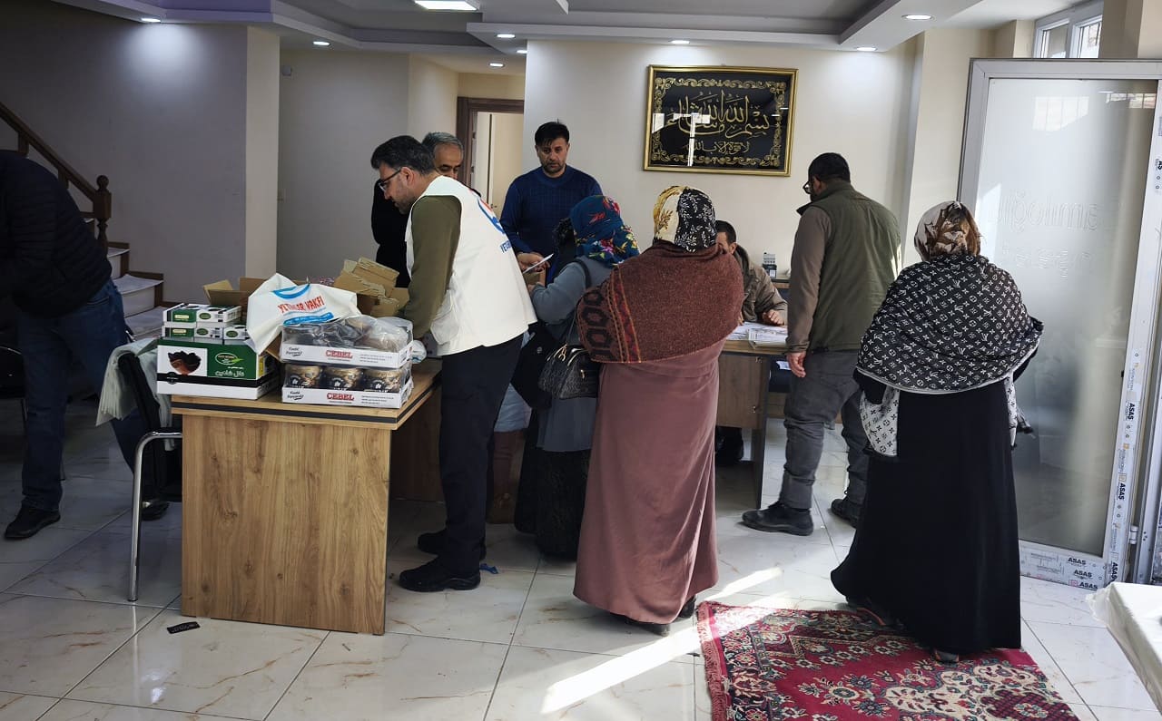 Van’da 200 Aileye Ramazan Desteği! (6)