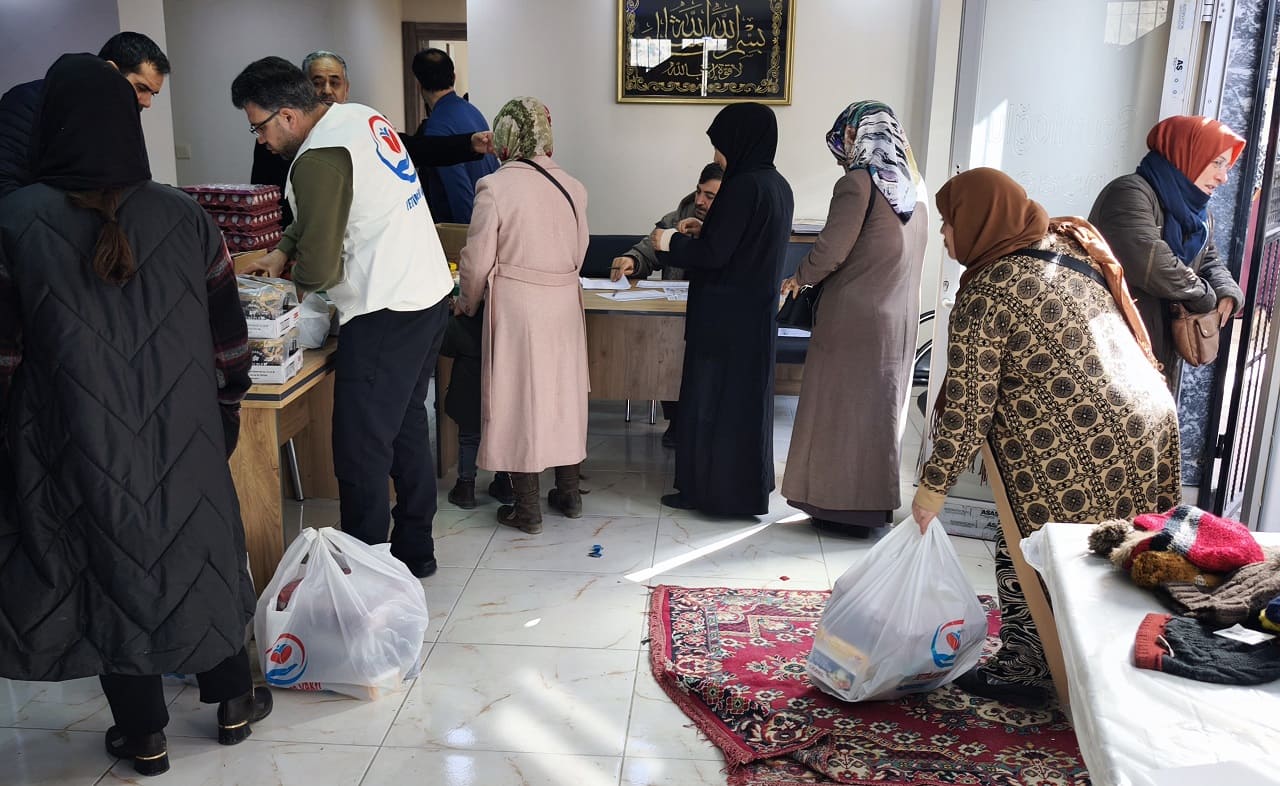 Van’da 200 Aileye Ramazan Desteği! (7)