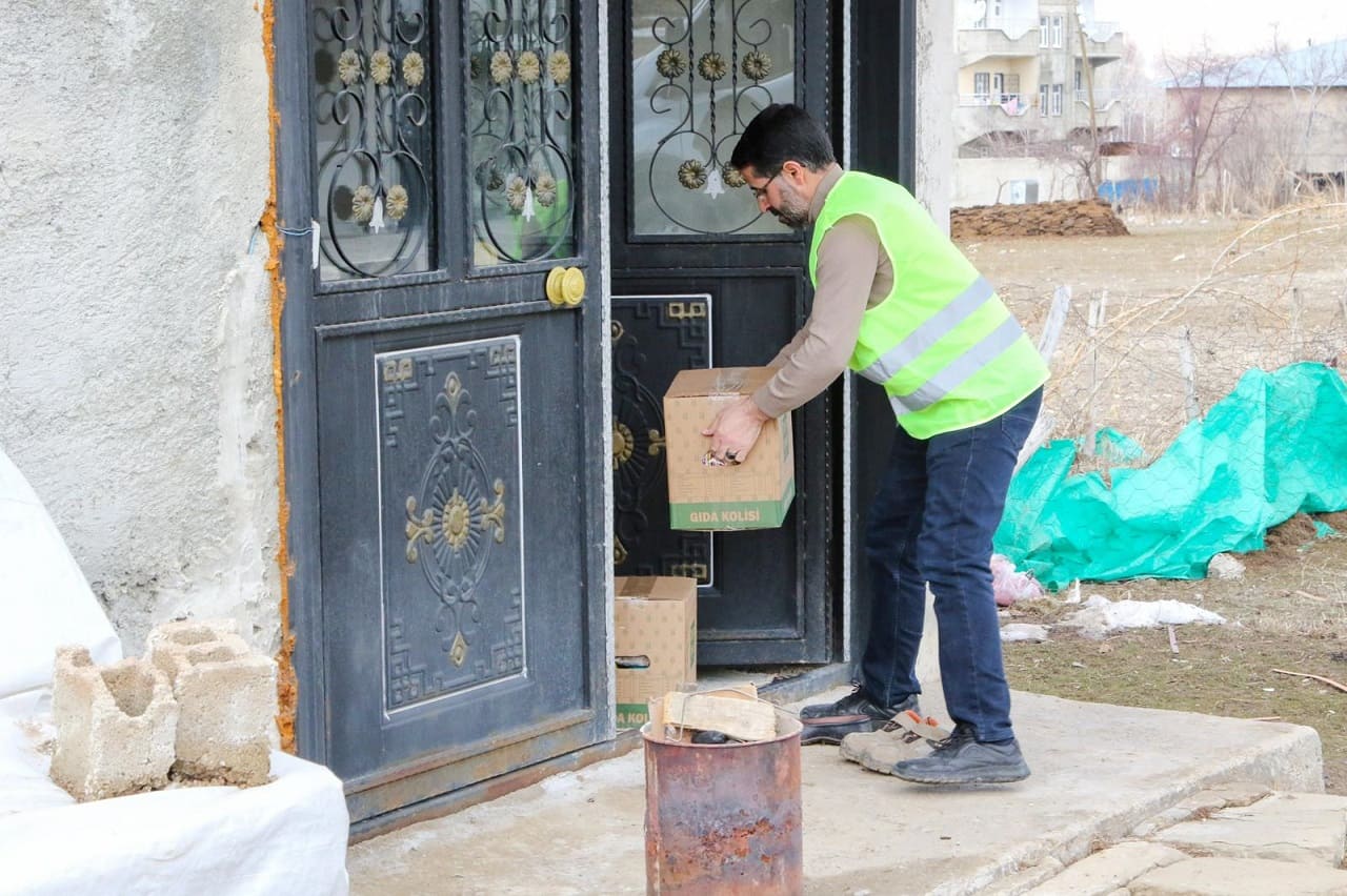 Van’da Ailelere Ramazan Kolisi Desteği (2)