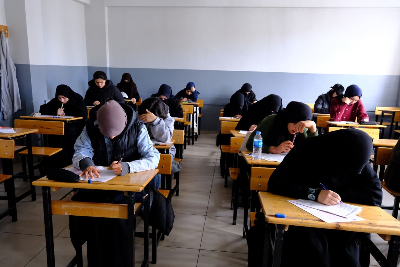 Van’da Binlerce Kişi Siyer Sınavında Ter Döktü! (12)