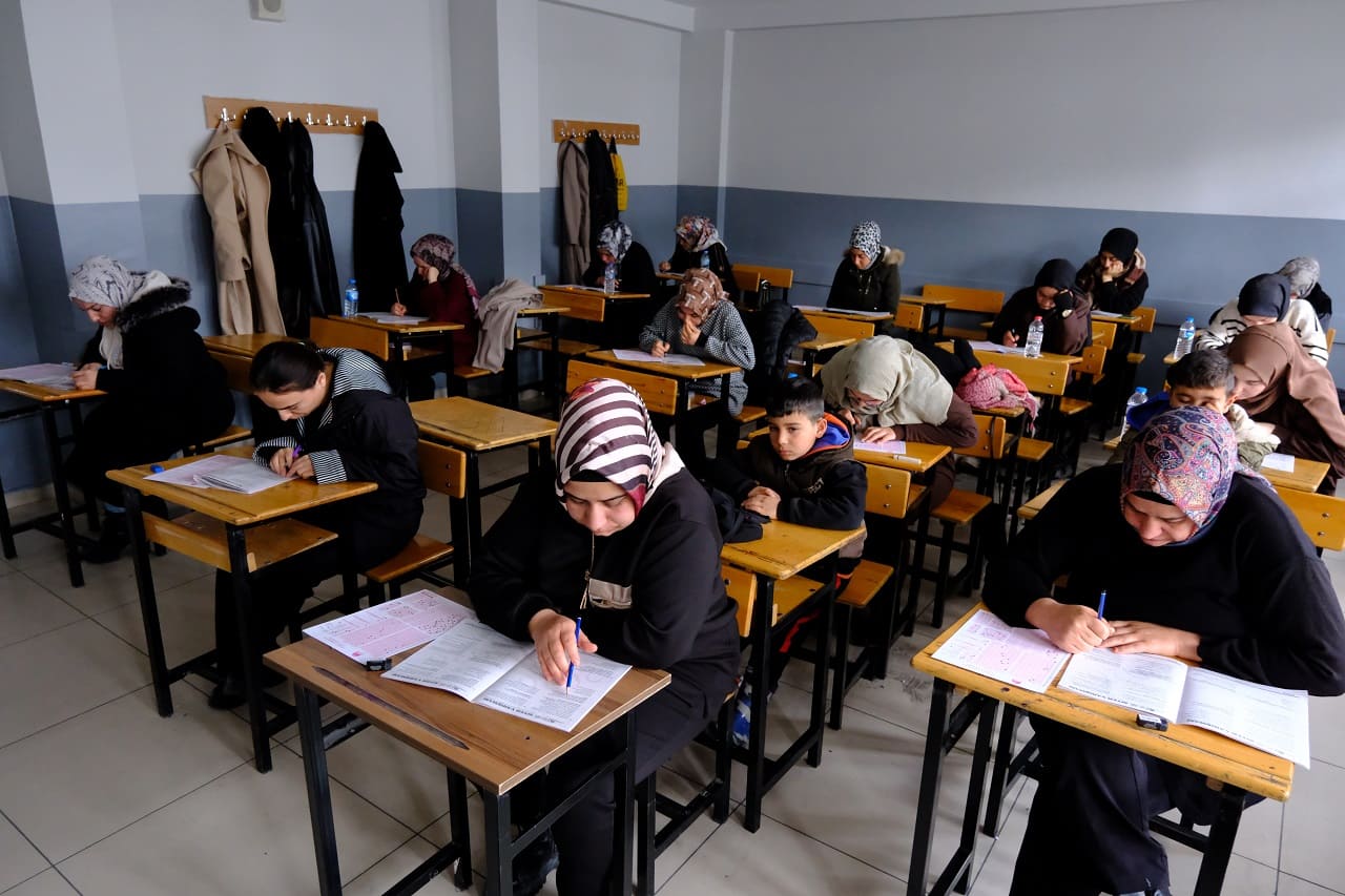 Van’da Binlerce Kişi Siyer Sınavında Ter Döktü! (17)