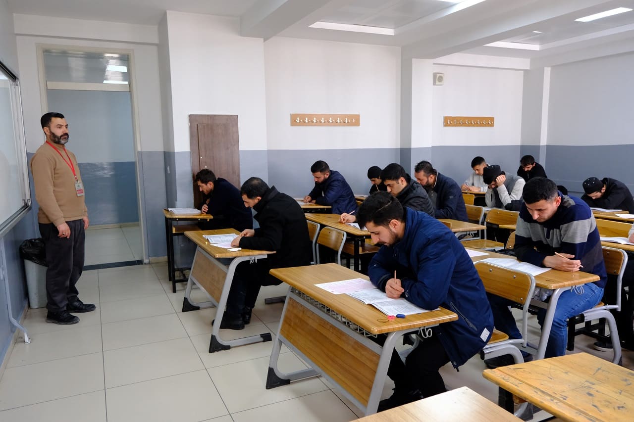 Van’da Binlerce Kişi Siyer Sınavında Ter Döktü! (2)