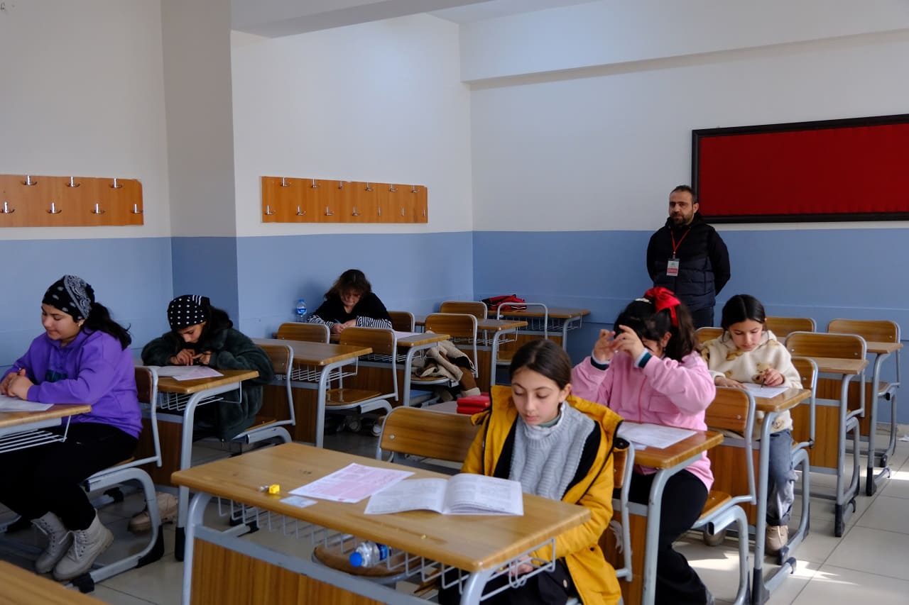 Van’da Binlerce Kişi Siyer Sınavında Ter Döktü! (28)