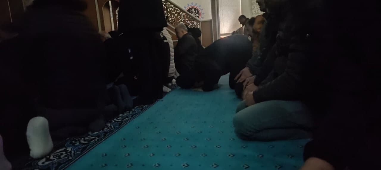 Van’da Cuma Namazı Karanlıkta Kılındı! (1)