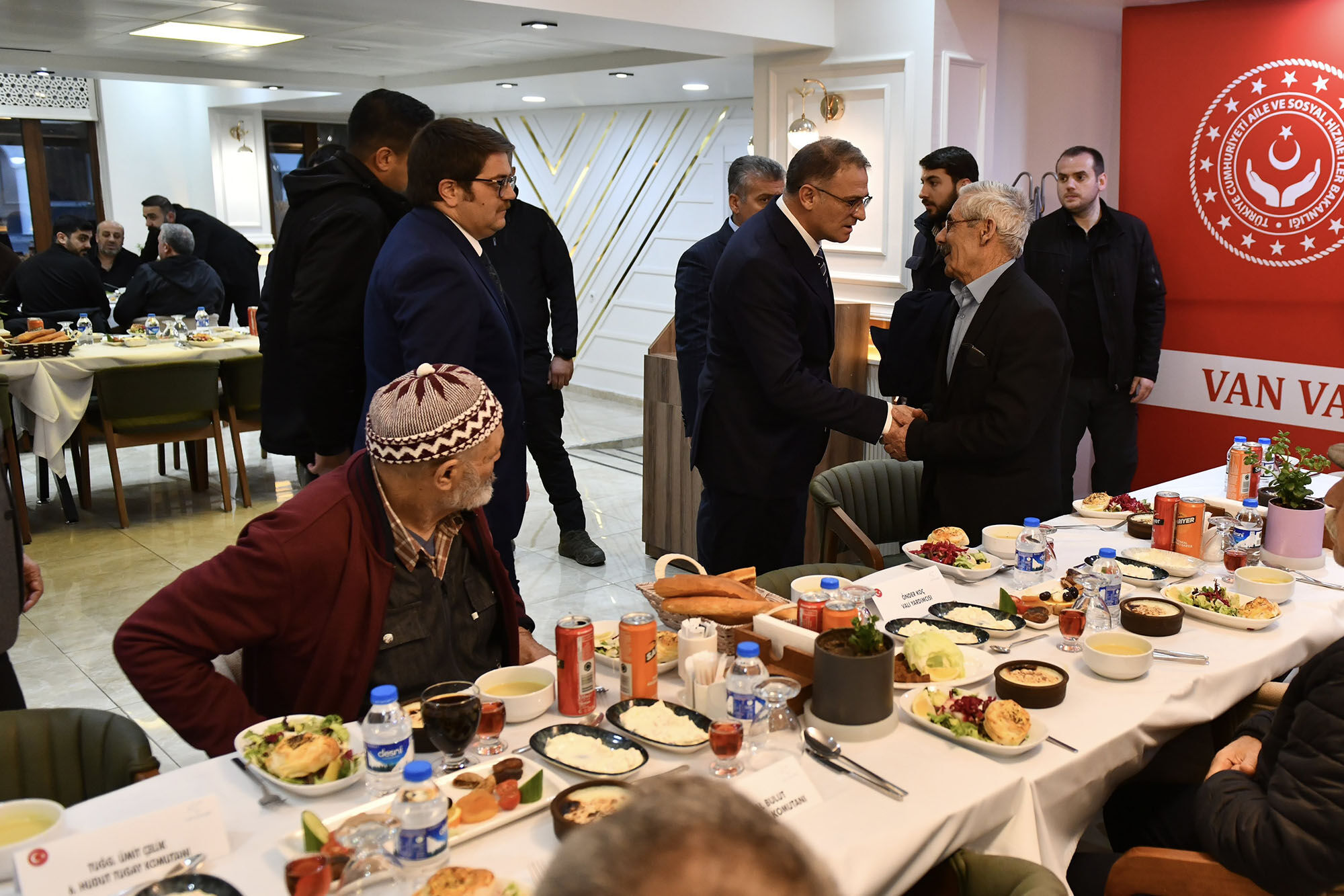 Van’da Gönül Sofrası Huzurevi Sakinleri Için Kuruldu 7