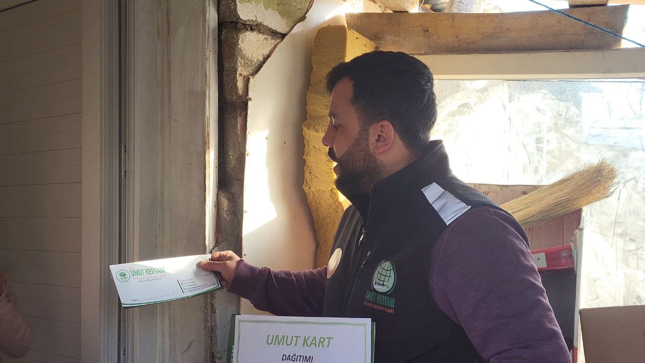 Van’da Ihtiyaç Sahiplerine ‘Umut Kart’ Desteği Başladı! (4)
