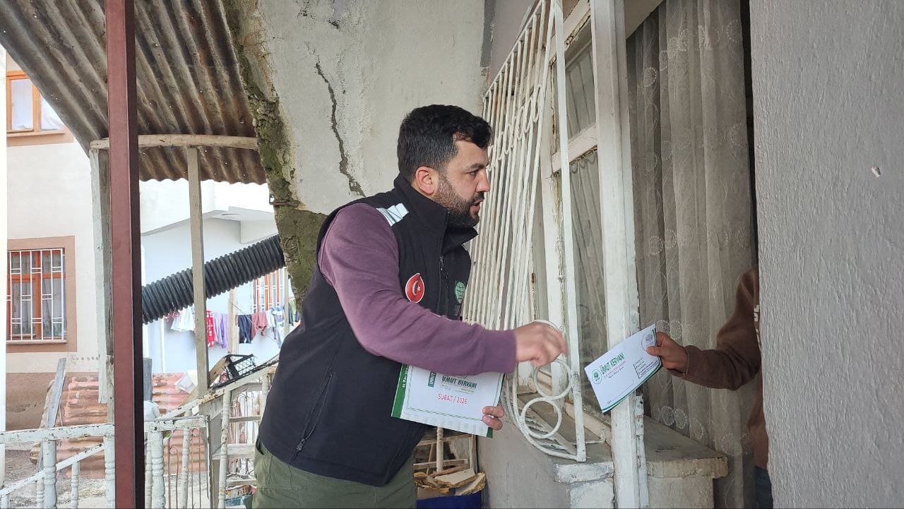 Van’da Ihtiyaç Sahiplerine ‘Umut Kart’ Desteği Başladı! (6)