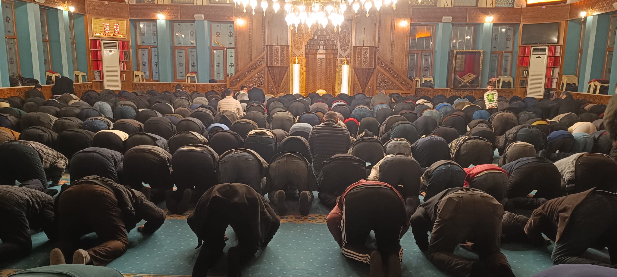 Van'da Ilk Teravih Namazında Camiler Doldu!2