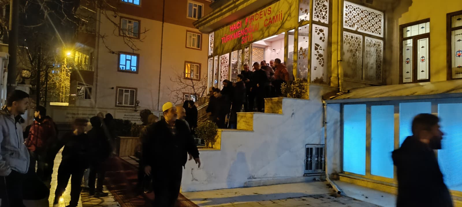 Van'da Ilk Teravih Namazında Camiler Doldu!4