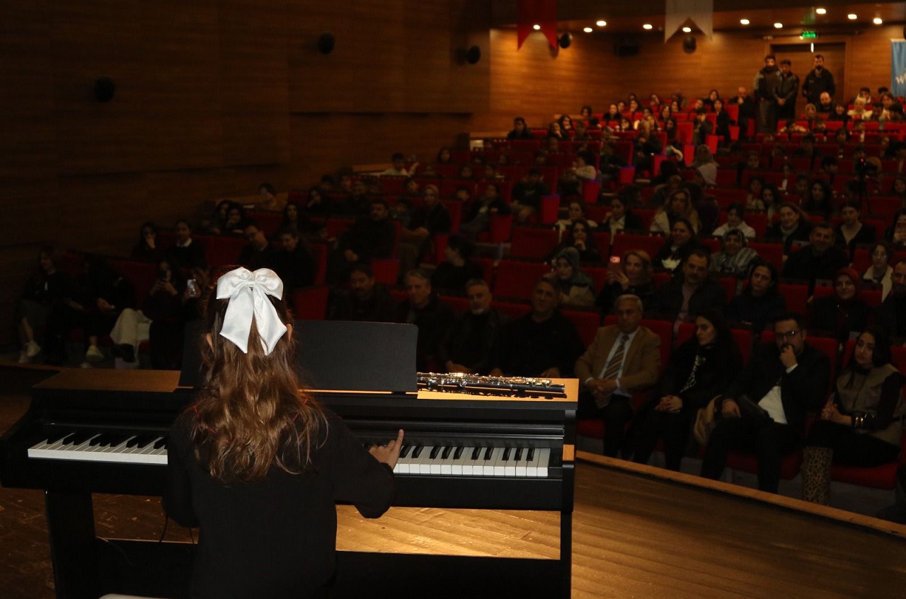 Van’da Ilköğretim Öğrencilerden Sanata Yolculuk (1)