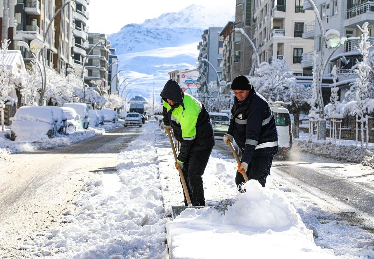 Van’da Kar Temizleme Mesaisi (3)