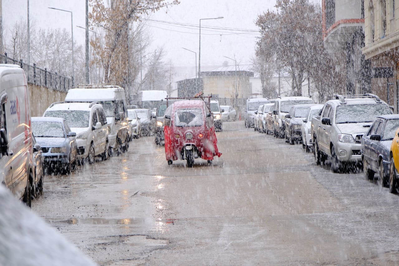 Van’da Kar Yağışı Ger Döndü, Kent Yeniden Beyaza Büründü (3)