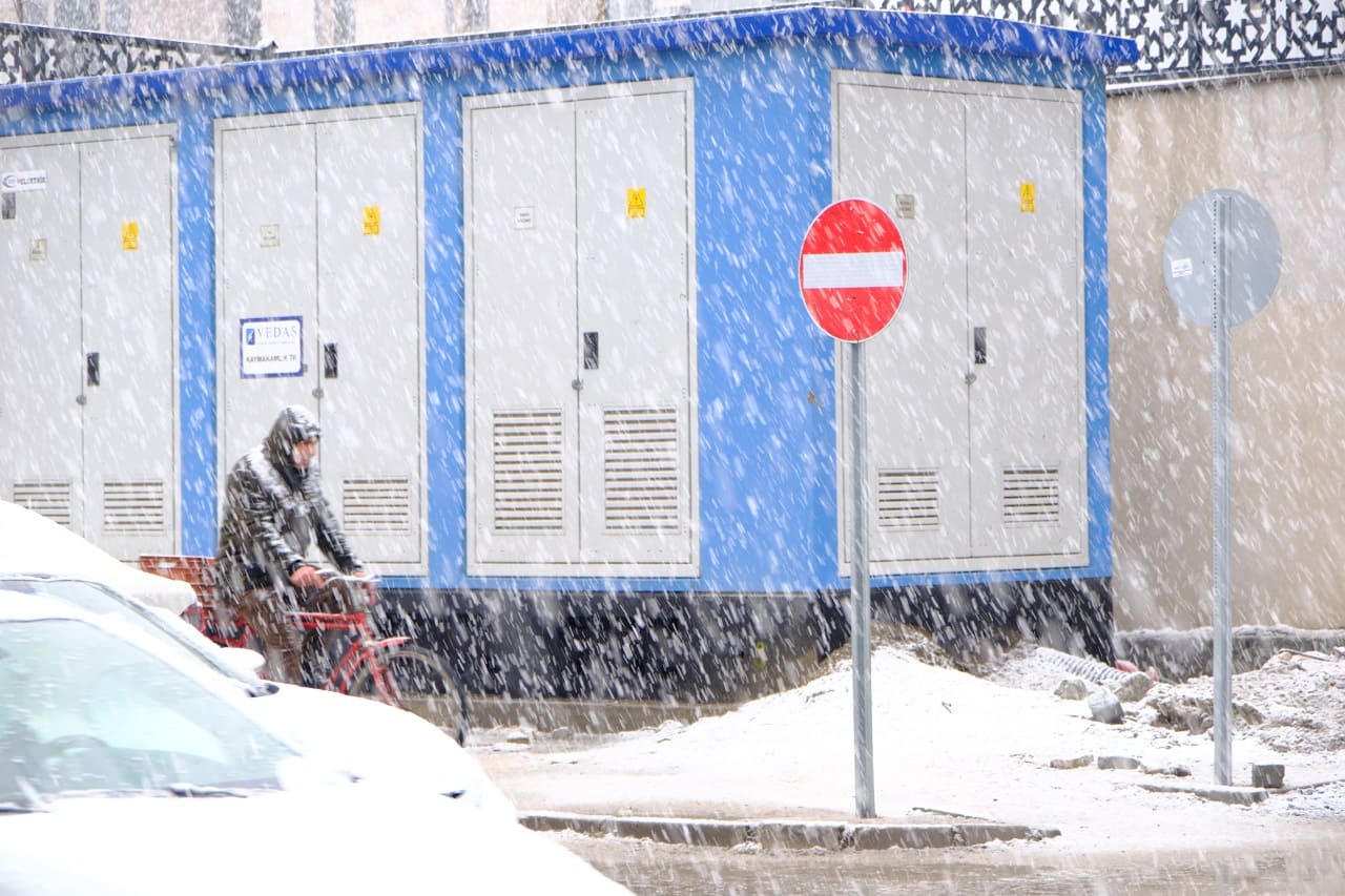 Van’da Kar Yağışı Ger Döndü, Kent Yeniden Beyaza Büründü (6)
