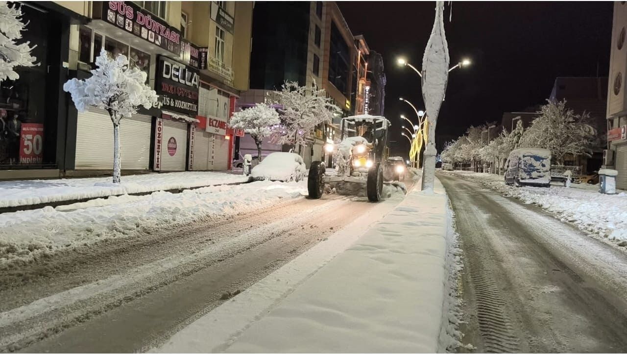 Van’da Kar Yağışı Hayatı Durma Noktasına Getirdi! (1)