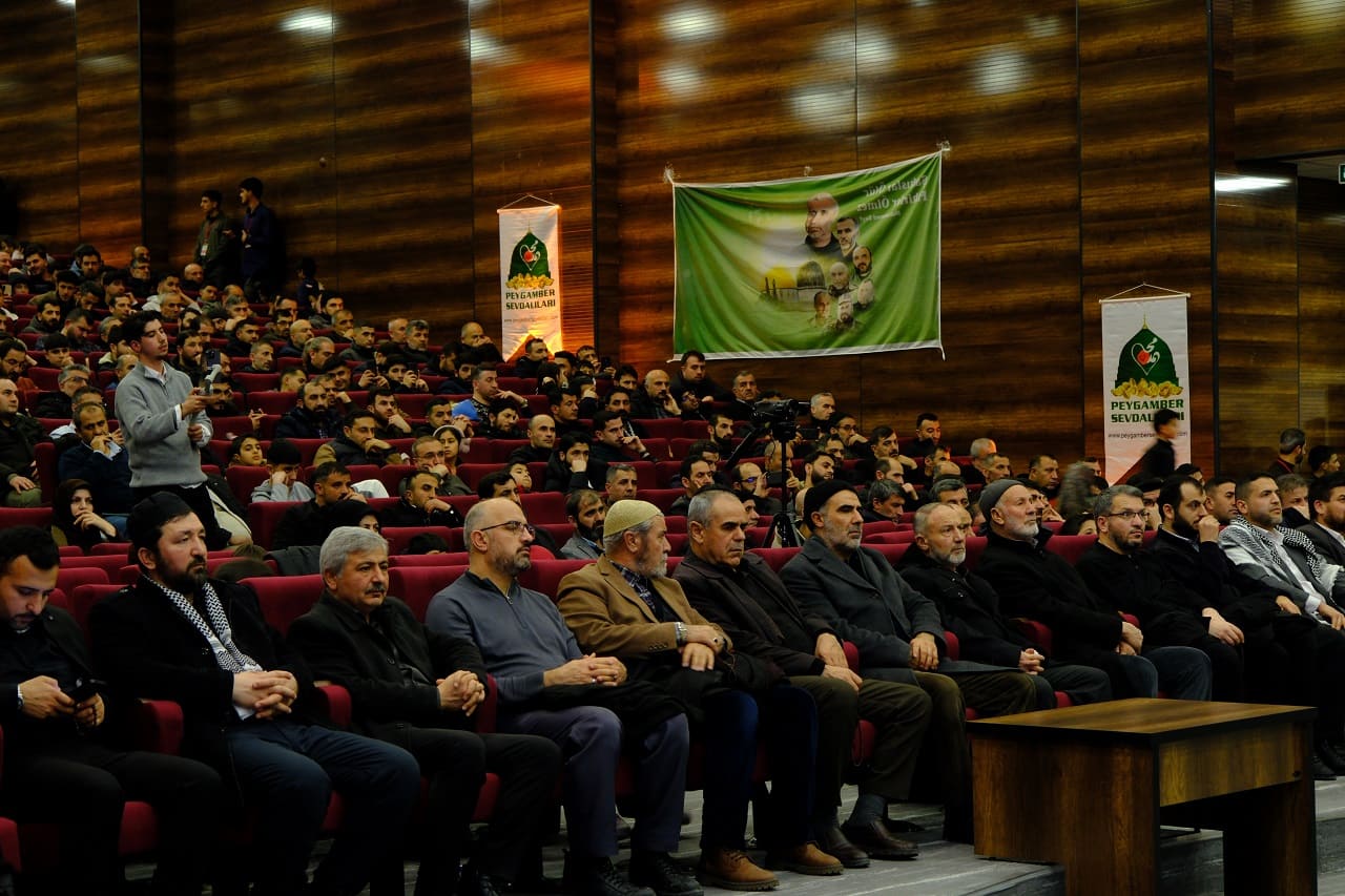 Van’da Şehitler Gecesi Şehadet İslam’da En Yüce Mertebedir (10)