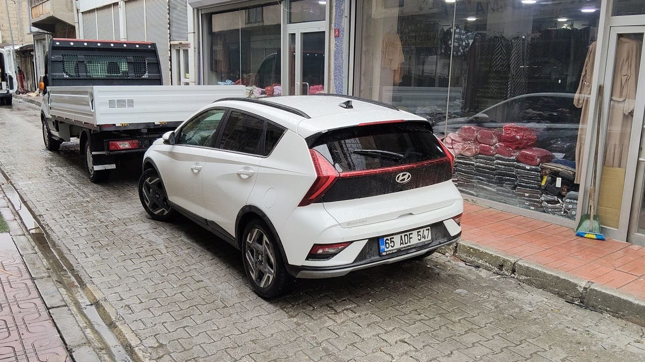 Van’da Sokaklar Otoparka Döndü İş Yerlerine Giriş Kapandı… (3)